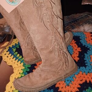 UGG Suede MOCCASIN Fringe Boots!!